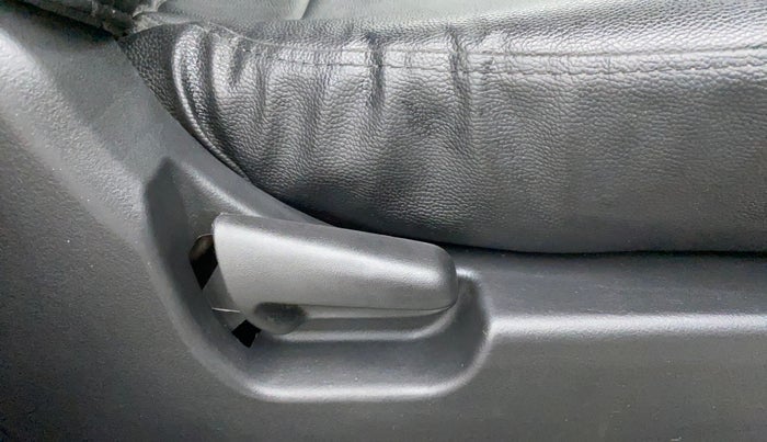 2014 Maruti Wagon R 1.0 LXI CNG, CNG, Manual, 67,490 km, Driver Side Adjustment Panel