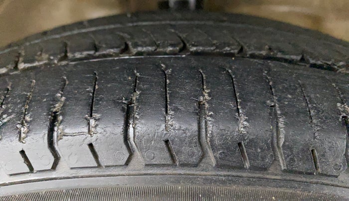 2014 Maruti Wagon R 1.0 LXI CNG, CNG, Manual, 67,490 km, Right Front Tyre Tread