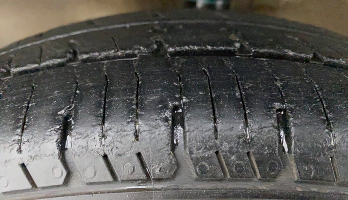 2014 Maruti Wagon R 1.0 LXI CNG, CNG, Manual, 67,490 km, Left Front Tyre Tread