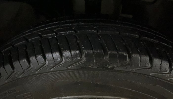 2016 Renault Kwid RXT 0.8, Petrol, Manual, 10,868 km, Right Front Tyre Tread