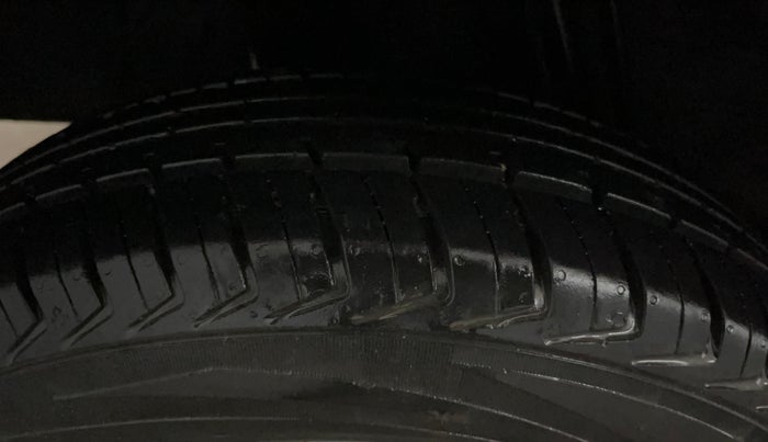 2016 Renault Kwid RXT 0.8, Petrol, Manual, 10,868 km, Right Rear Tyre Tread