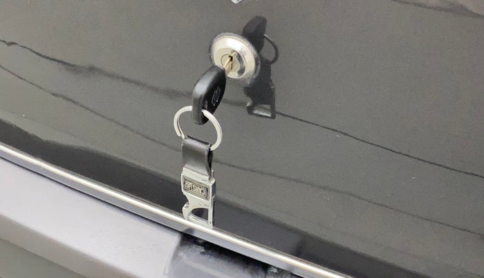 2018 Maruti Alto K10 VXI, Petrol, Manual, 24,278 km, Lock system - Boot door not opening through lever