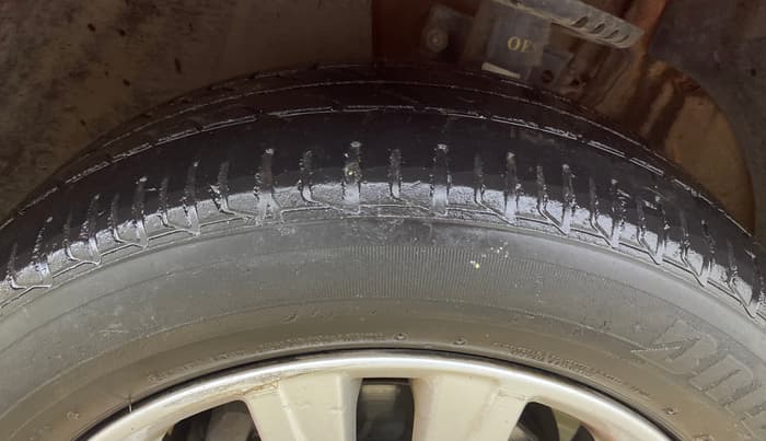 2014 Volkswagen Polo HIGHLINE DIESEL, Diesel, Manual, 66,378 km, Left Front Tyre Tread