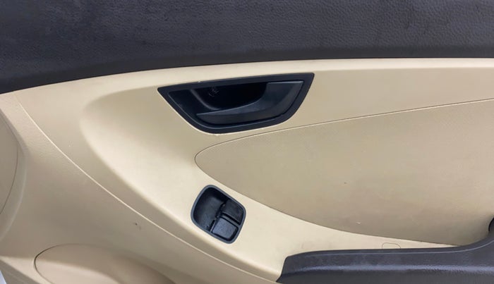 2015 Hyundai Eon ERA +, Petrol, Manual, 93,621 km, Driver Side Door Panels Control