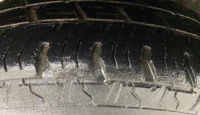 2015 Hyundai Eon ERA +, Petrol, Manual, 93,621 km, Left Front Tyre Tread