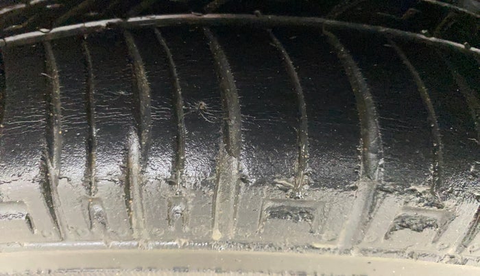 2015 Hyundai Eon ERA +, Petrol, Manual, 93,621 km, Left Rear Tyre Tread