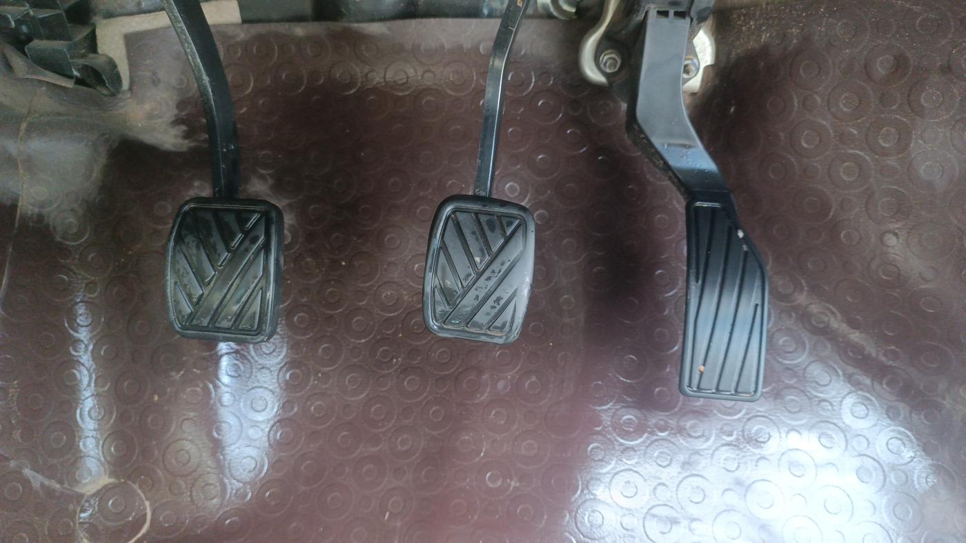 2017 Maruti Ertiga VDI SHVS, Diesel, Manual, 1,07,283 km, Pedals