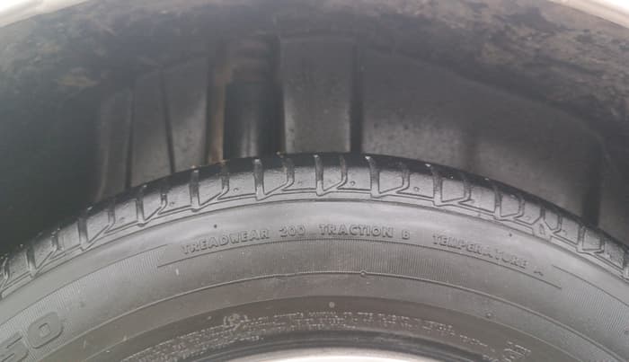 2017 Maruti Ertiga VDI SHVS, Diesel, Manual, 1,07,283 km, Right Rear Tyre Tread