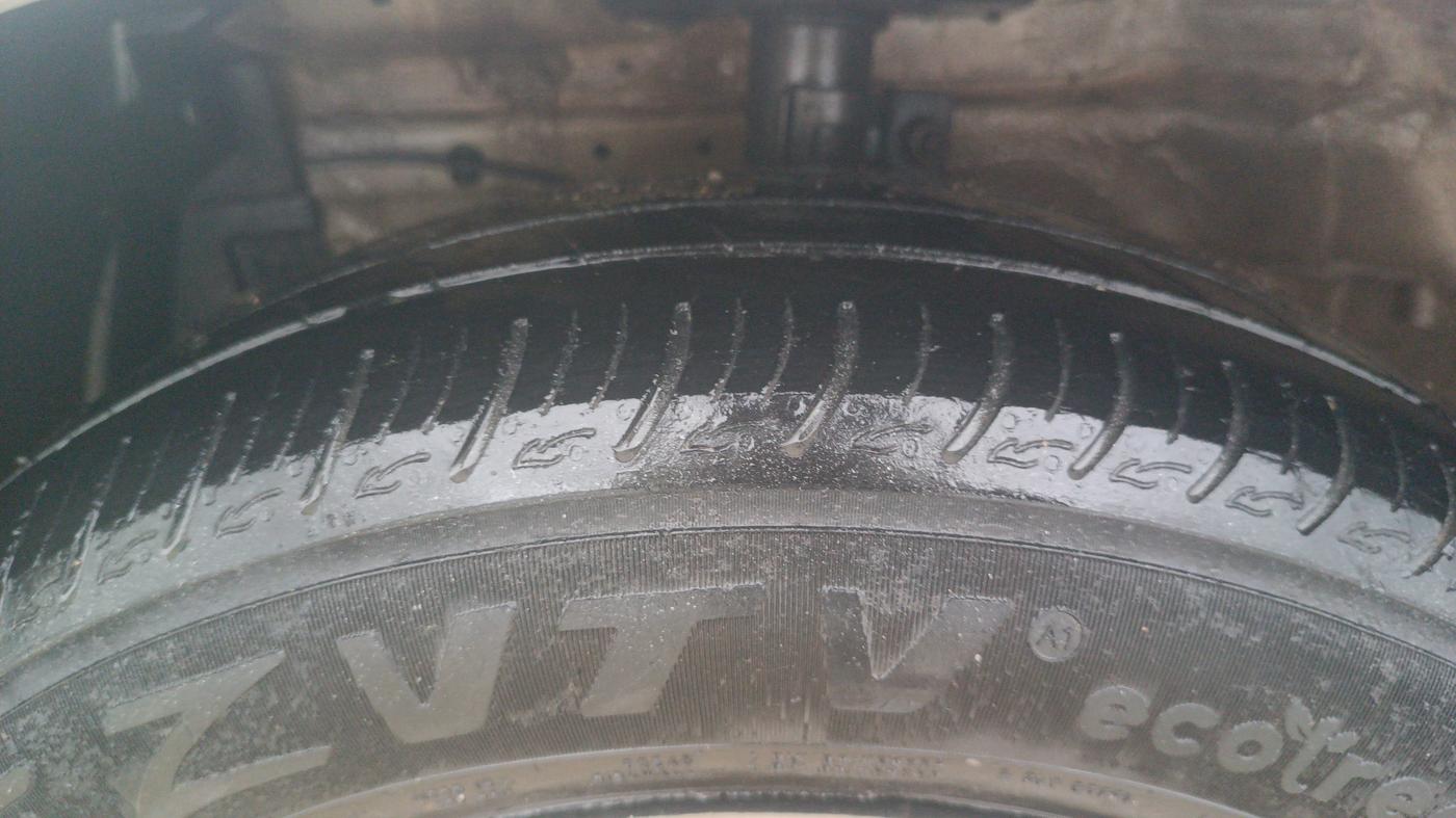 2017 Maruti Ertiga VDI SHVS, Diesel, Manual, 1,07,283 km, Left Front Tyre Tread