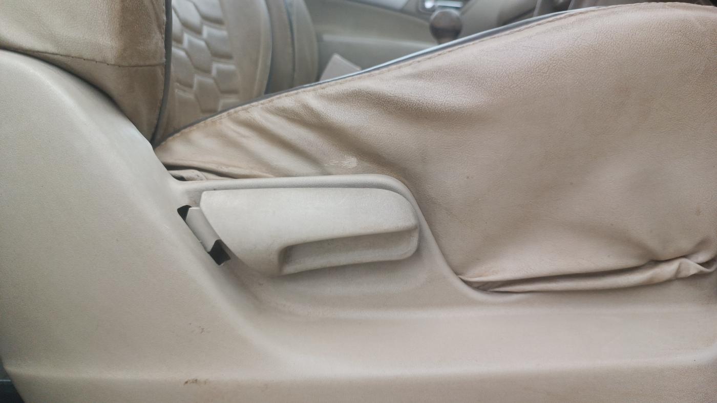 2017 Maruti Ertiga VDI SHVS, Diesel, Manual, 1,07,283 km, Driver Side Adjustment Panel