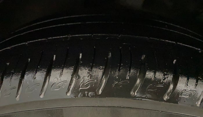 2022 KIA SONET HTK PLUS 1.0 IMT, Petrol, Manual, 57,369 km, Left Front Tyre Tread