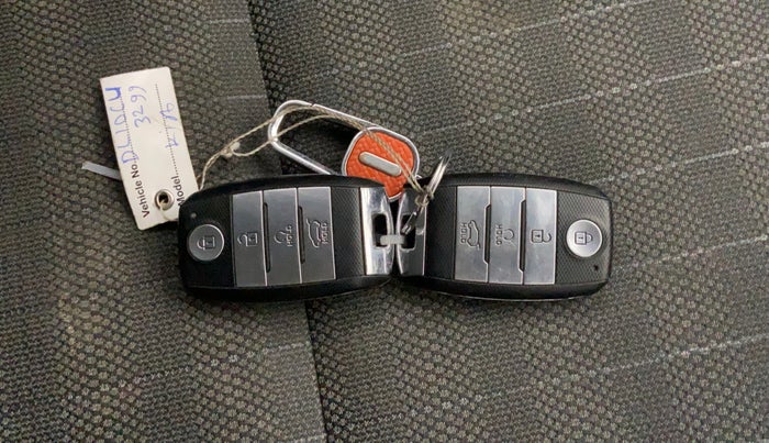 2022 KIA SONET HTK PLUS 1.0 IMT, Petrol, Manual, 57,369 km, Key Close Up