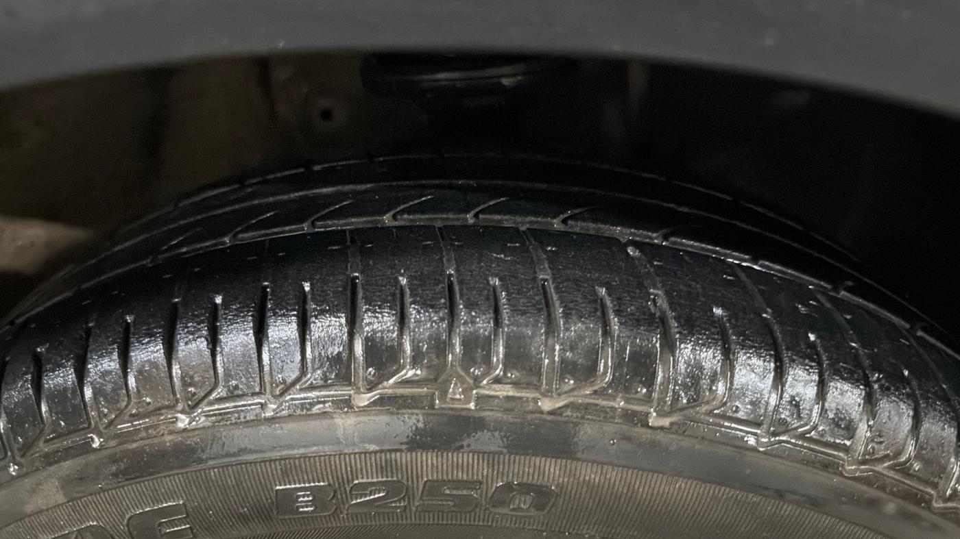 2017 Maruti IGNIS ZETA 1.2, Petrol, Manual, 97,153 km, Right Front Tyre Tread
