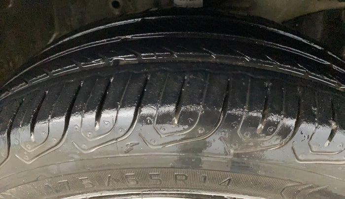 2015 Honda Amaze 1.2L I-VTEC S, Petrol, Manual, 78,103 km, Right Front Tyre Tread