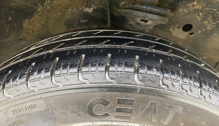 2017 Maruti Wagon R 1.0 VXI, Petrol, Manual, 72,754 km, Right Front Tyre Tread