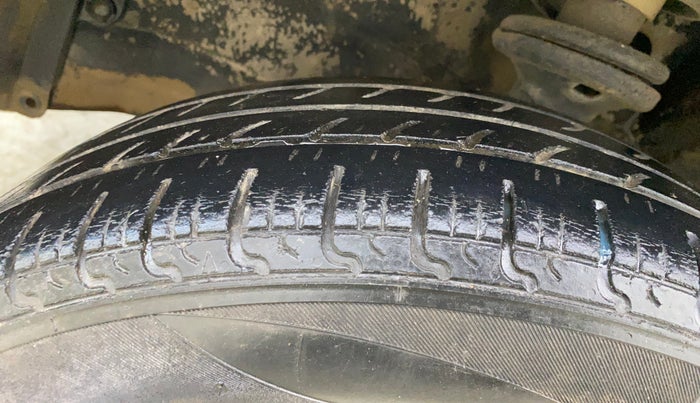 2017 Maruti Wagon R 1.0 VXI, Petrol, Manual, 72,754 km, Left Front Tyre Tread