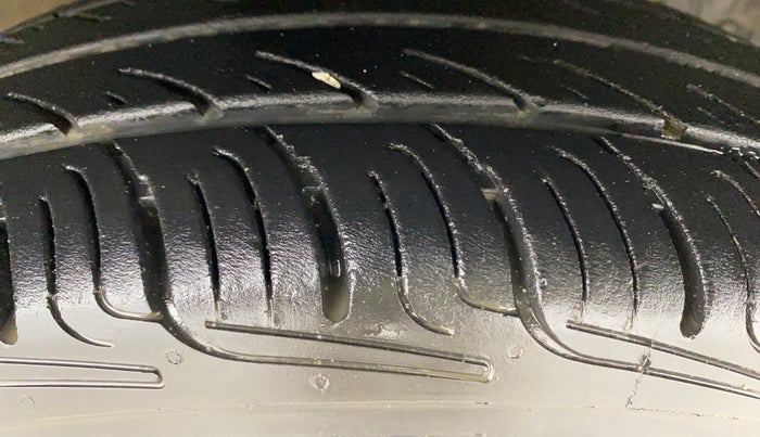 2019 Renault TRIBER RXT, Petrol, Manual, 84,291 km, Right Front Tyre Tread