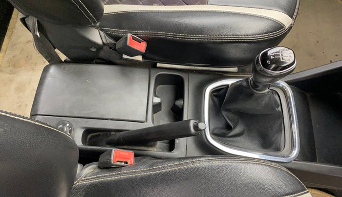 2019 Renault TRIBER RXT, Petrol, Manual, 84,291 km, Gear Lever