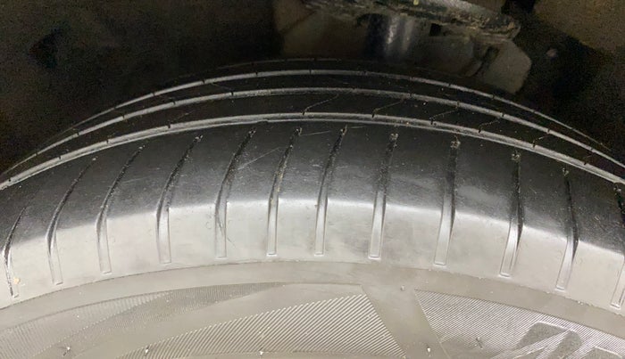 2023 Mahindra XUV700 AX 7 D MT 7 STR, Diesel, Manual, 1,37,545 km, Left Front Tyre Tread