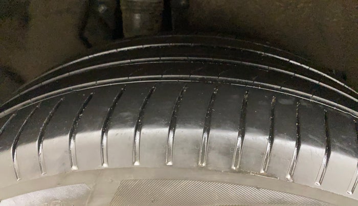 2023 Mahindra XUV700 AX 7 D MT 7 STR, Diesel, Manual, 1,37,545 km, Right Rear Tyre Tread