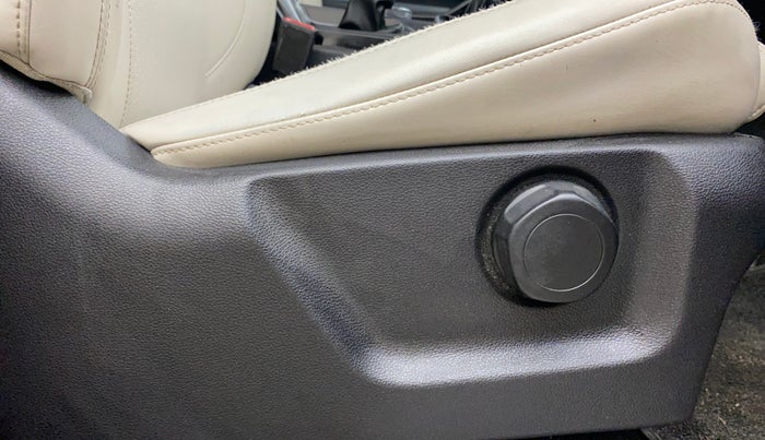 2023 Mahindra XUV700 AX 7 D MT 7 STR, Diesel, Manual, 1,37,545 km, Driver Side Adjustment Panel