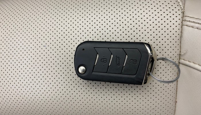 2023 Mahindra XUV700 AX 7 D MT 7 STR, Diesel, Manual, 1,37,545 km, Key Close Up