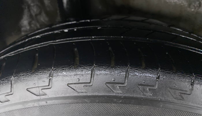 2017 Honda WR-V 1.2 i-VTEC VX MT, CNG, Manual, 60,516 km, Right Rear Tyre Tread