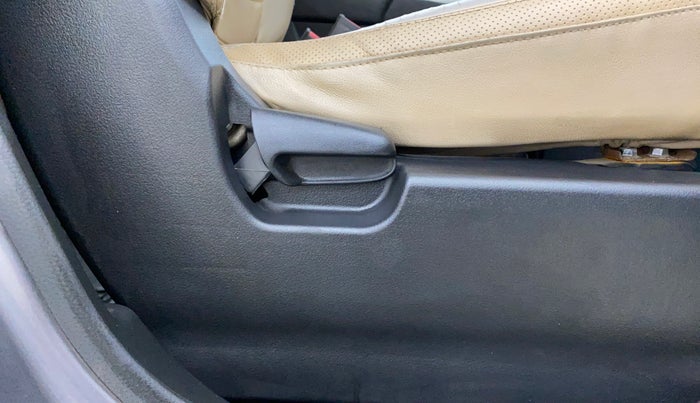 2014 Maruti Wagon R 1.0 VXI, Petrol, Manual, 54,851 km, Driver Side Adjustment Panel