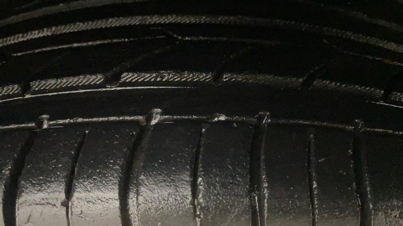 2020 Maruti Swift VXI AMT, Petrol, Automatic, 39,595 km, Right Front Tyre Tread