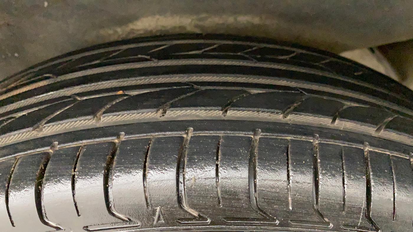 2017 Maruti Wagon R 1.0 VXI AMT, Petrol, Automatic, 36,404 km, Right Rear Tyre Tread