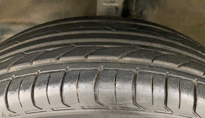 2017 Maruti Wagon R 1.0 VXI AMT, Petrol, Automatic, 36,404 km, Left Front Tyre Tread