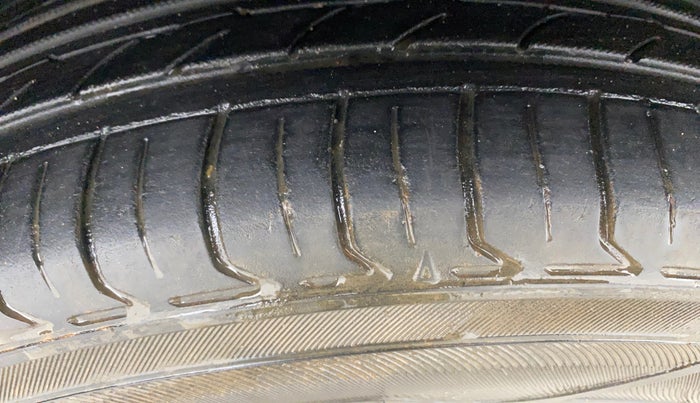 2012 Volkswagen Polo TRENDLINE 1.2L DIESEL, Diesel, Manual, 86,141 km, Right Rear Tyre Tread