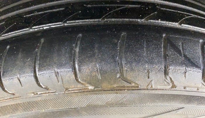 2012 Volkswagen Polo TRENDLINE 1.2L DIESEL, Diesel, Manual, 86,141 km, Left Rear Tyre Tread