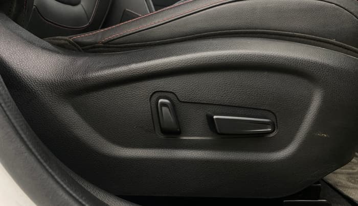 2020 KIA SELTOS GTX PLUS AT 1.5 DIESEL, Diesel, Automatic, 1,03,275 km, Driver Side Adjustment Panel