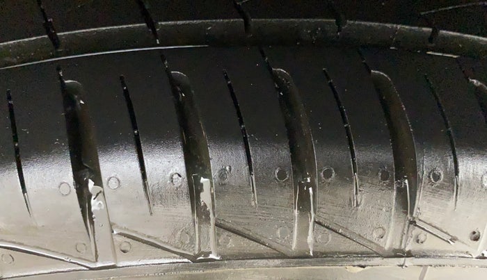 2023 Renault Kwid RXT 1.0 AMT, Petrol, Automatic, 1,292 km, Left Rear Tyre Tread