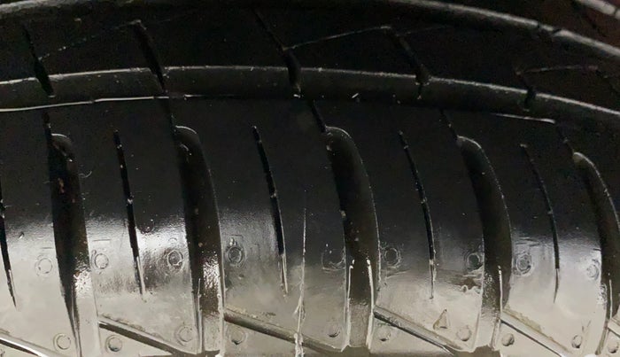 2023 Renault Kwid RXT 1.0 AMT, Petrol, Automatic, 1,292 km, Right Rear Tyre Tread