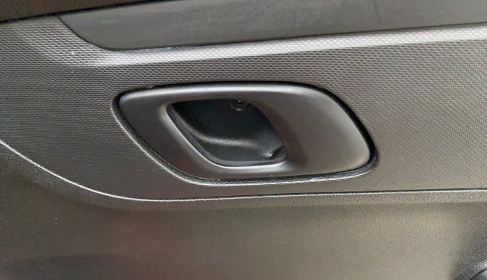 2023 Renault Kwid RXT 1.0 AMT, Petrol, Automatic, 1,292 km, Driver Side Door Panels Control