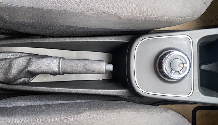 2023 Renault Kwid RXT 1.0 AMT, Petrol, Automatic, 1,292 km, Gear Lever