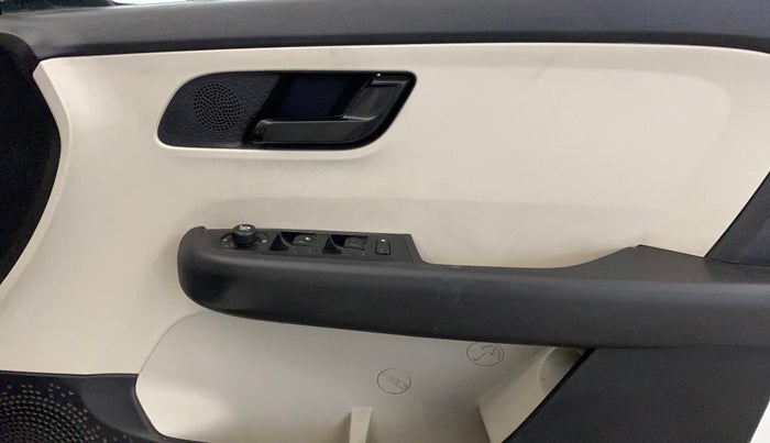 2021 Tata ALTROZ XT PETROL, Petrol, Manual, 61,105 km, Driver Side Door Panels Control