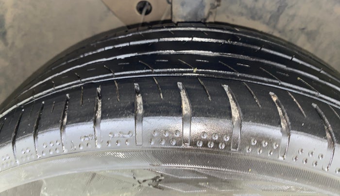 2014 Skoda Superb ELEGANCE 1.8 TSI AT, Petrol, Automatic, 64,620 km, Right Front Tyre Tread