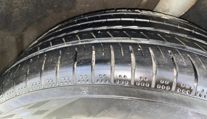 2014 Skoda Superb ELEGANCE 1.8 TSI AT, Petrol, Automatic, 64,620 km, Right Rear Tyre Tread