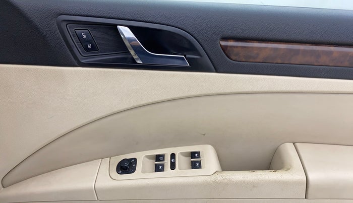 2014 Skoda Superb ELEGANCE 1.8 TSI AT, Petrol, Automatic, 64,620 km, Driver Side Door Panels Control