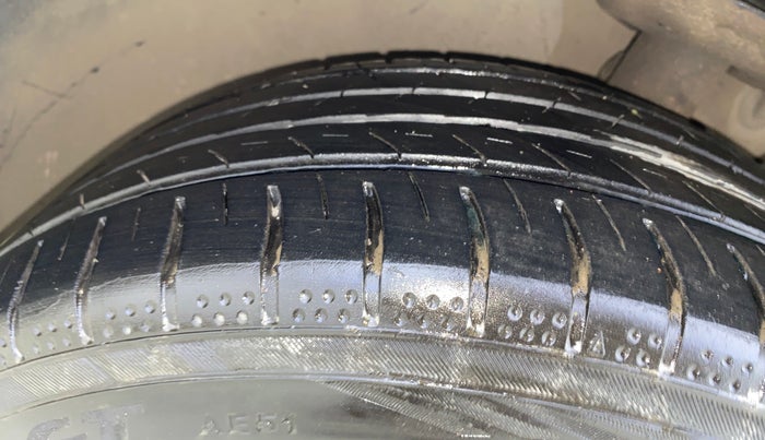 2014 Skoda Superb ELEGANCE 1.8 TSI AT, Petrol, Automatic, 64,620 km, Left Front Tyre Tread