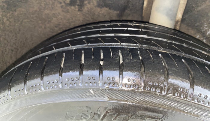 2014 Skoda Superb ELEGANCE 1.8 TSI AT, Petrol, Automatic, 64,620 km, Left Rear Tyre Tread