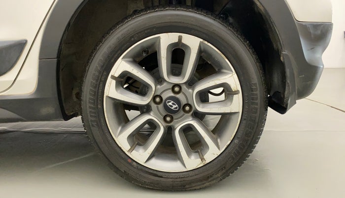 2015 Hyundai i20 Active 1.4 SX, Diesel, Manual, 1,04,933 km, Left Rear Wheel