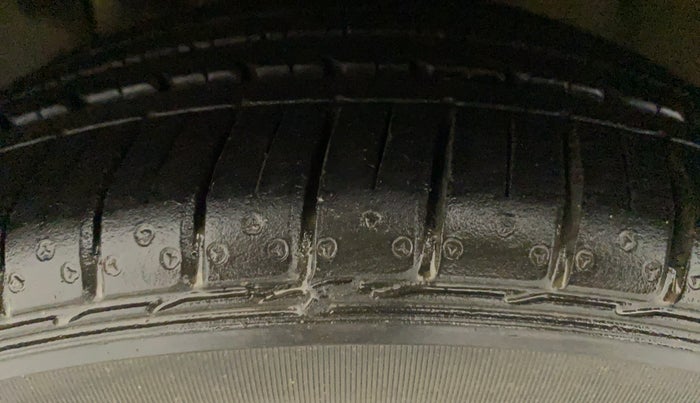 2015 Hyundai i20 Active 1.4 SX, Diesel, Manual, 1,04,933 km, Left Front Tyre Tread