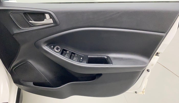 2015 Hyundai i20 Active 1.4 SX, Diesel, Manual, 1,04,933 km, Driver Side Door Panels Control