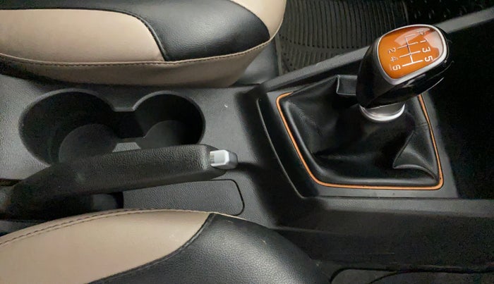 2015 Hyundai i20 Active 1.4 SX, Diesel, Manual, 1,04,933 km, Gear Lever