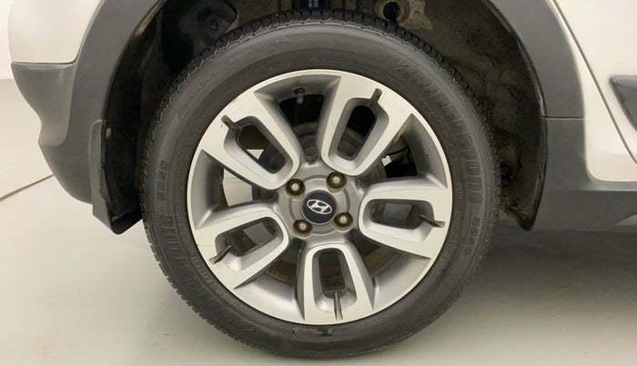 2015 Hyundai i20 Active 1.4 SX, Diesel, Manual, 1,04,933 km, Right Rear Wheel