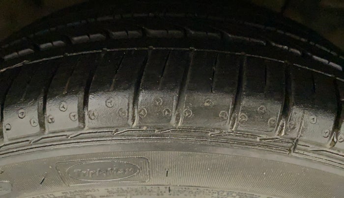 2015 Hyundai i20 Active 1.4 SX, Diesel, Manual, 1,04,933 km, Right Front Tyre Tread